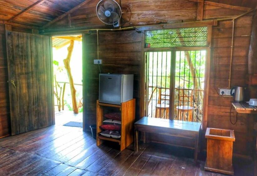 اتاق خانوادگی با چشم‌انداز کوه, Golden Rainbow Guest House