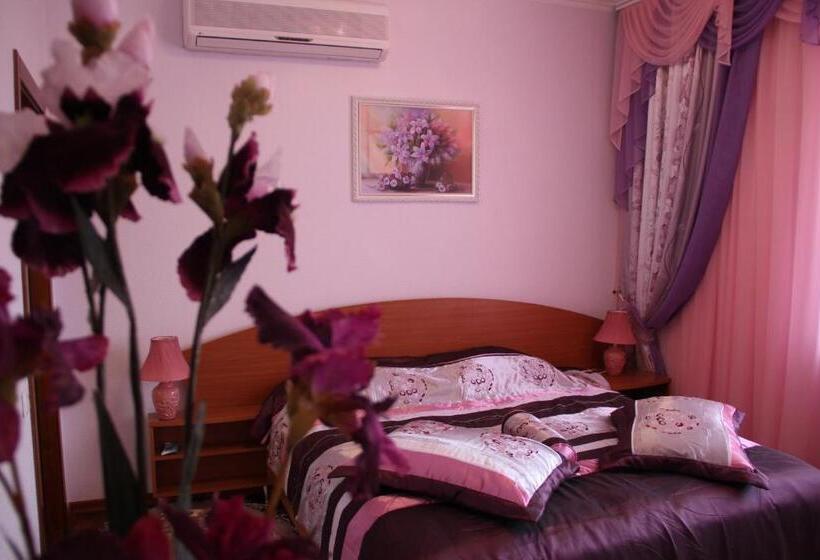 ２ベッドスイートルーム, Kristina