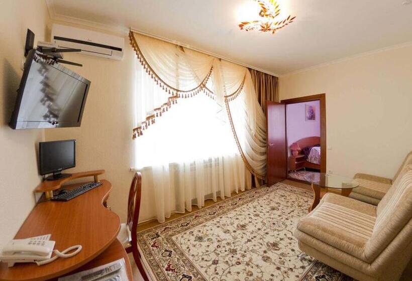 ２ベッドスイートルーム, Kristina