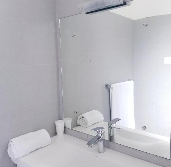 اتاق لوکس با بالکن, Sea Breeze Deluxe Inn