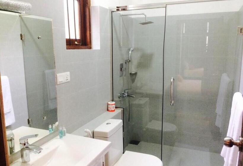 اتاق لوکس سه تخته, Sea Breeze Deluxe Inn