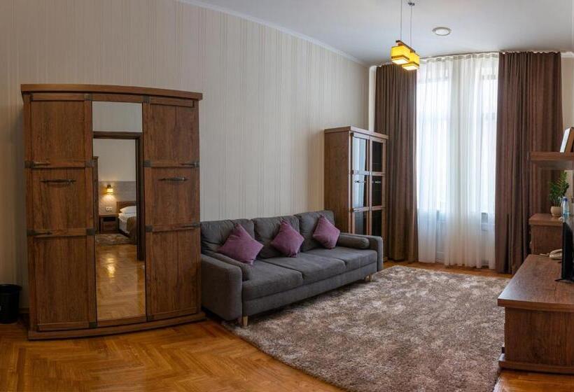 جناح بريميوم, Star