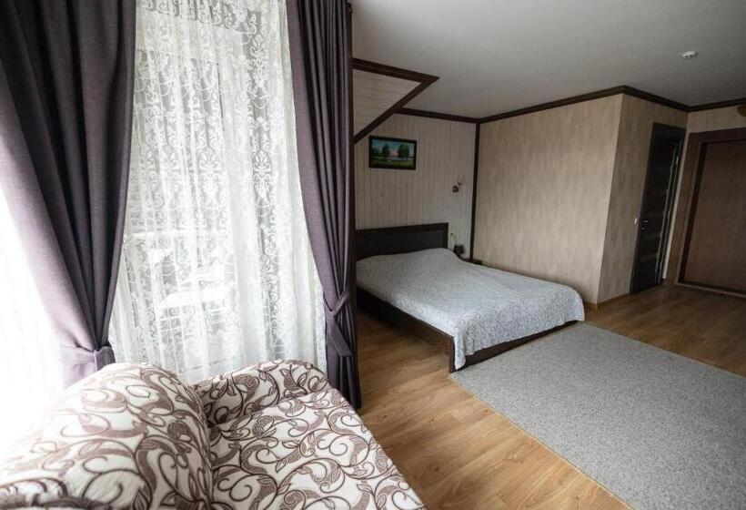 可观山景的小型套房, Villa Blanc