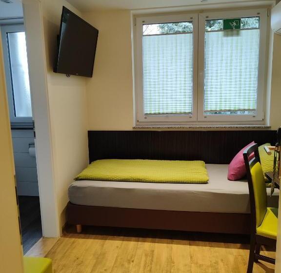 اتاق لوکس, Gästehaus Stock Zimmer Sahnehäuble