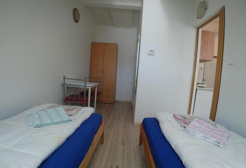 Апартаменты 1 Спальня, Kv Apartmans Varšavská
