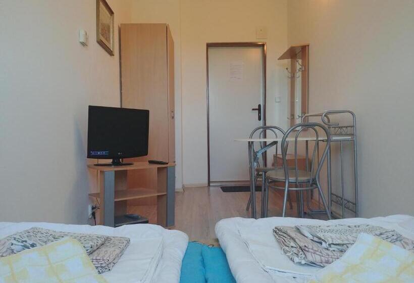 Номер Стандарт Трехместный, Kv Apartmans Varšavská