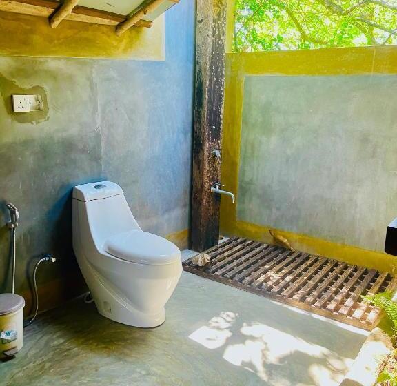 Номер Deluxe с Балконом, Habarana Tree House Ambasewana Resort