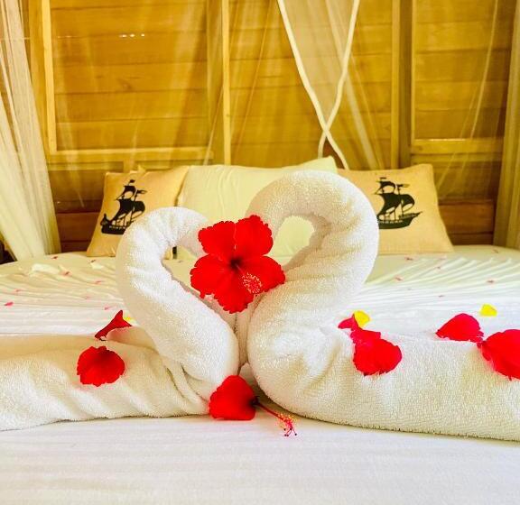 Трехместный Номер Стандарт с Балконом, Habarana Tree House Ambasewana Resort