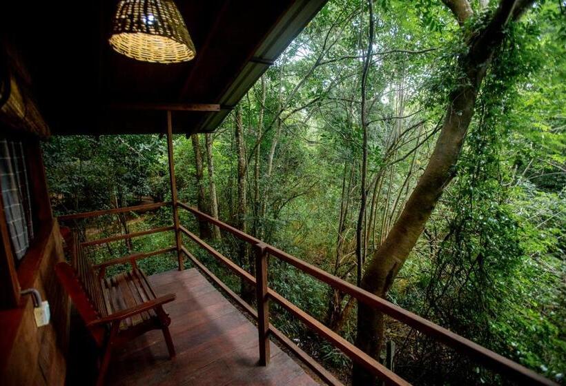 اتاق لوکس با بالکن, Inn On The Tree Eco Resort Sigiriya