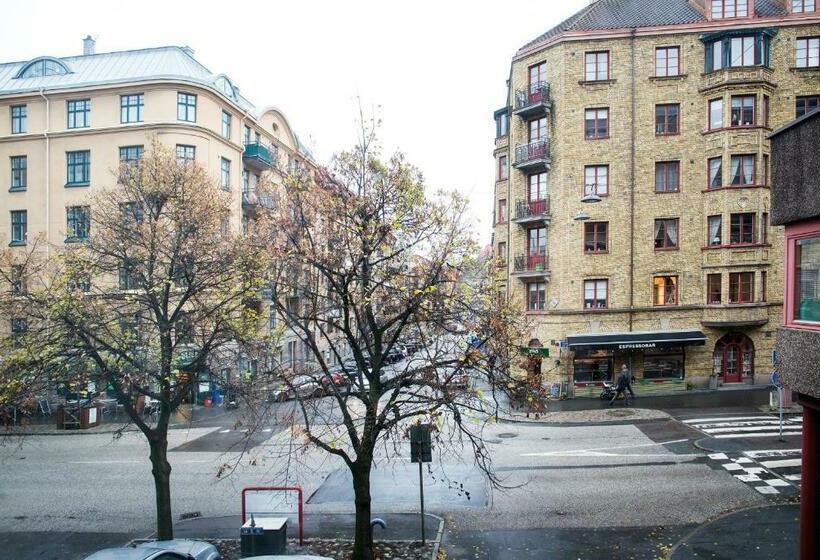 اتاق استاندارد سه تخته با سرویس بهداشتی مشترک, Backpackers Göteborg