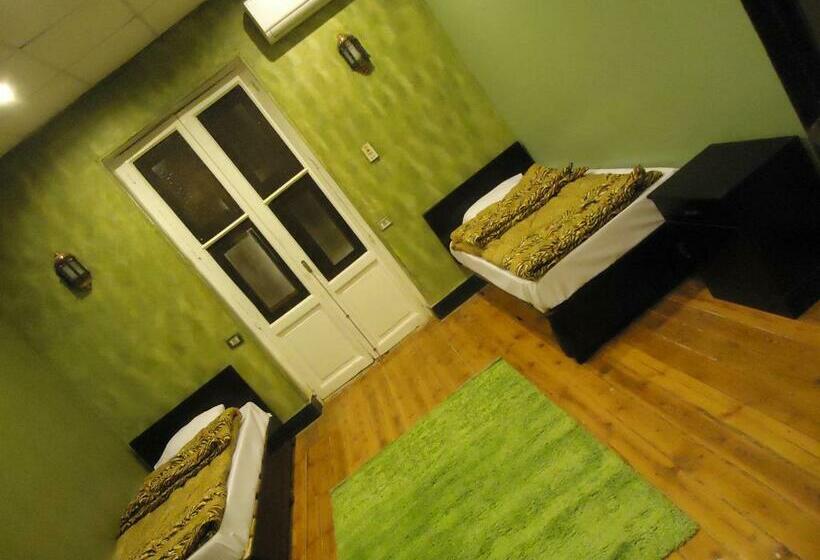 اتاق استاندارد یک تخته با سرویس بهداشتی مشترک, Freedom Hostel