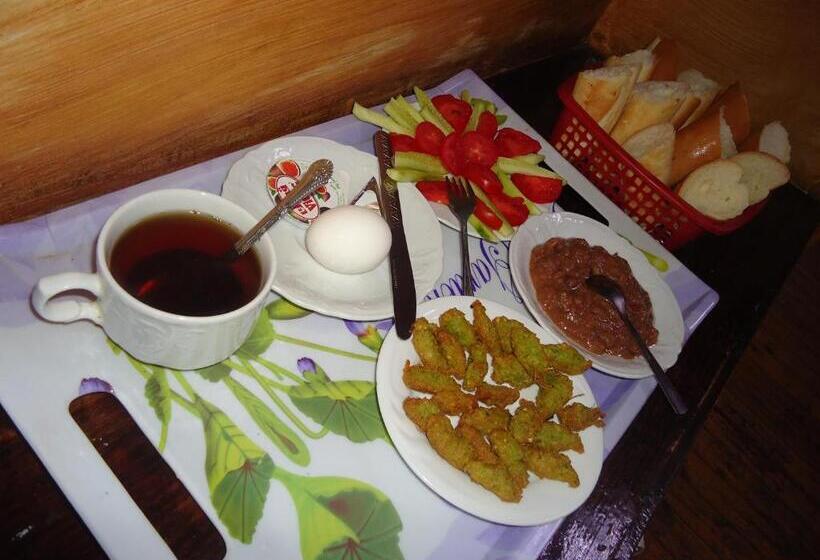 اتاق استاندارد با سرویس بهداشتی مشترک, Freedom Hostel