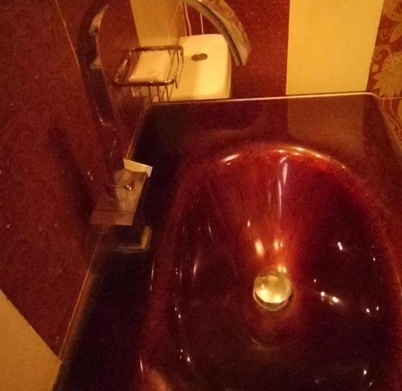 اتاق استاندارد با سرویس بهداشتی مشترک, Freedom Hostel