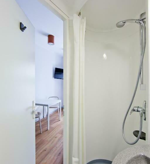 اتاق استاندارد, Just Rest Automatic Hostel