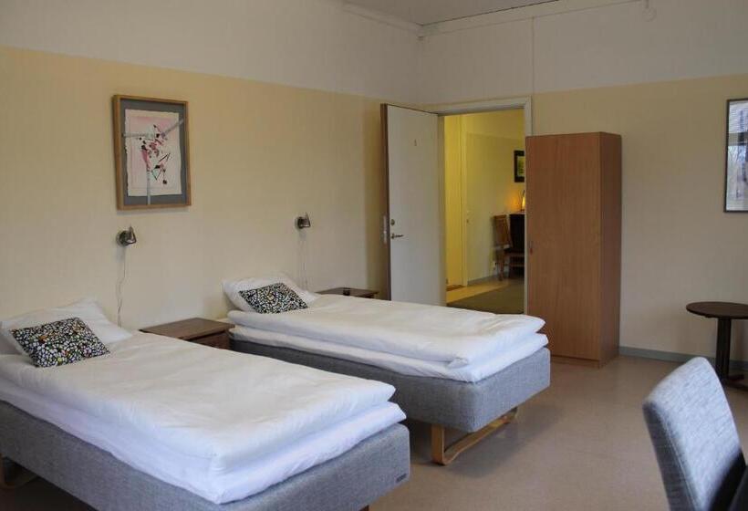 Номер Стандарт Четырехместный Совместный Санузел, Stationshusets Hotell Och Café Fd Hotell Lilla Station