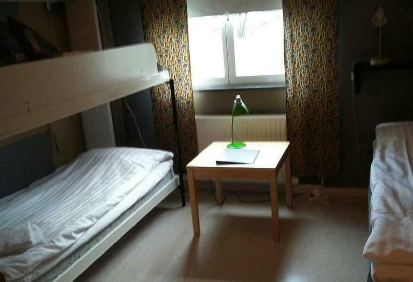 标准三人间, Svefi Vandrarhem   Hostel