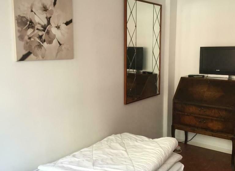 اتاق استاندارد با سرویس بهداشتی مشترک, Linne Hostel