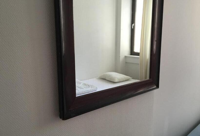 اتاق پایه با سرویس بهداشتی مشترک, Linne Hostel