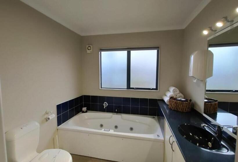 Семейные Апартаменты 3 Спальни, Asure Albert Park Motor Lodge