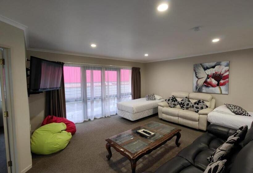 Семейные Апартаменты 3 Спальни, Asure Albert Park Motor Lodge