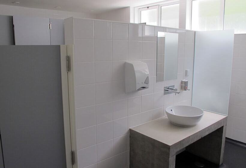 اتاق استاندارد با سرویس بهداشتی مشترک, Azores Youth Hostels   Sao Miguel