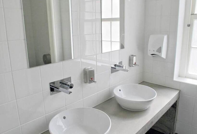 带共用浴室的标准房间, Azores Youth Hostels   Sao Miguel