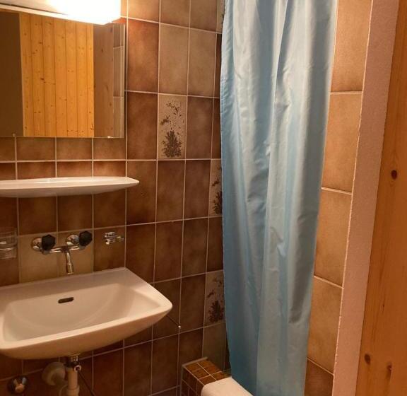 Номер Стандарт, Engelberg Youth Hostel