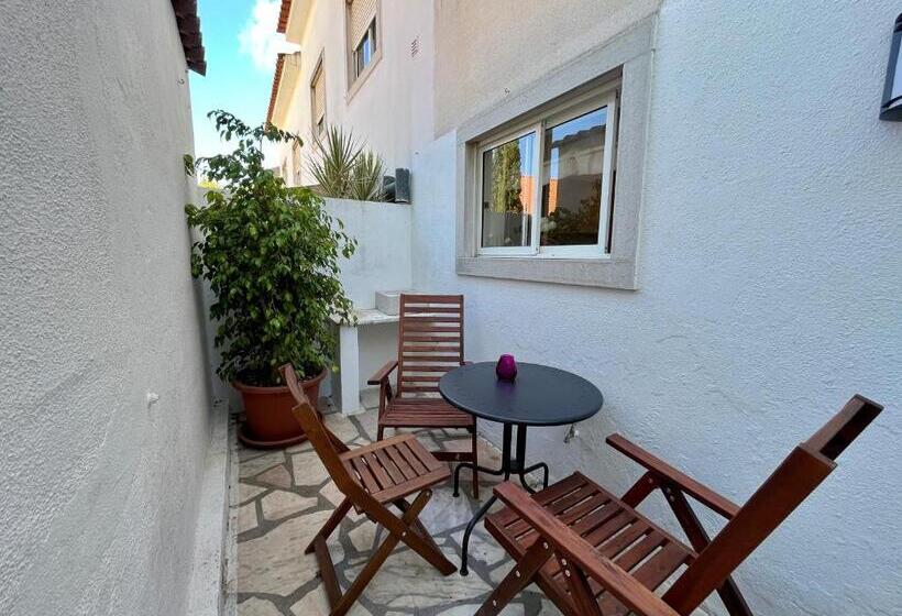 Студия Стандарт, Ljmonade Hostel