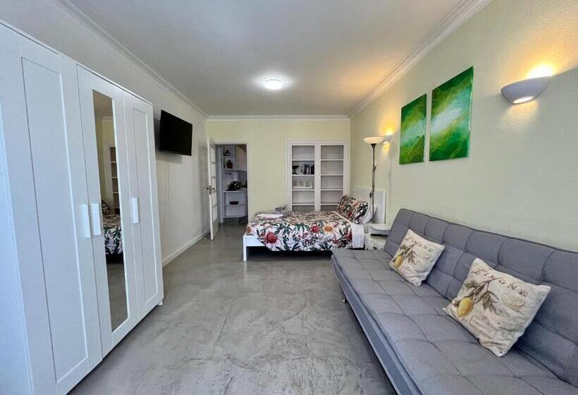 Студия Стандарт, Ljmonade Hostel