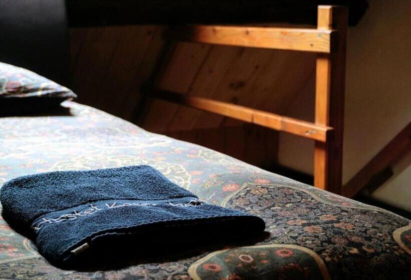 스탠다드 스튜디오, Hostel Kersenhof