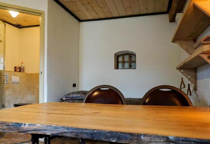 스탠다드 스튜디오, Hostel Kersenhof