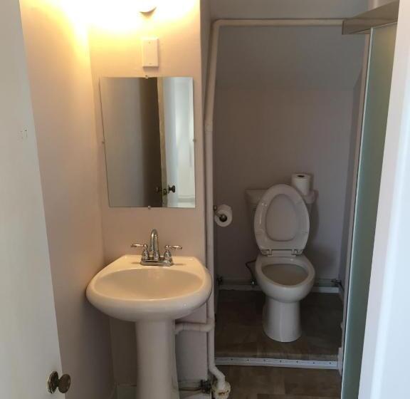 Deniz Mandarazıl Standart Stüdyo, Admiral's Quay Motel & Suites