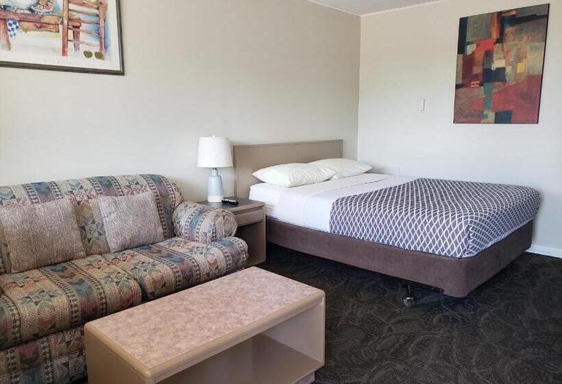 Номер Стандарт, Lamplighter Inn
