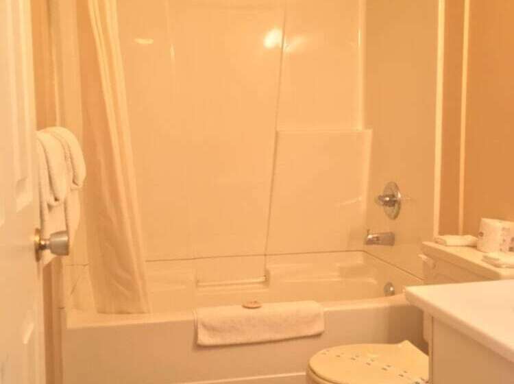 חדר סטנדרט שתי מיטות זוגיות, Tumbler Ridge Inn