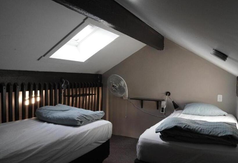 共用房间的床, Banff International Hostel