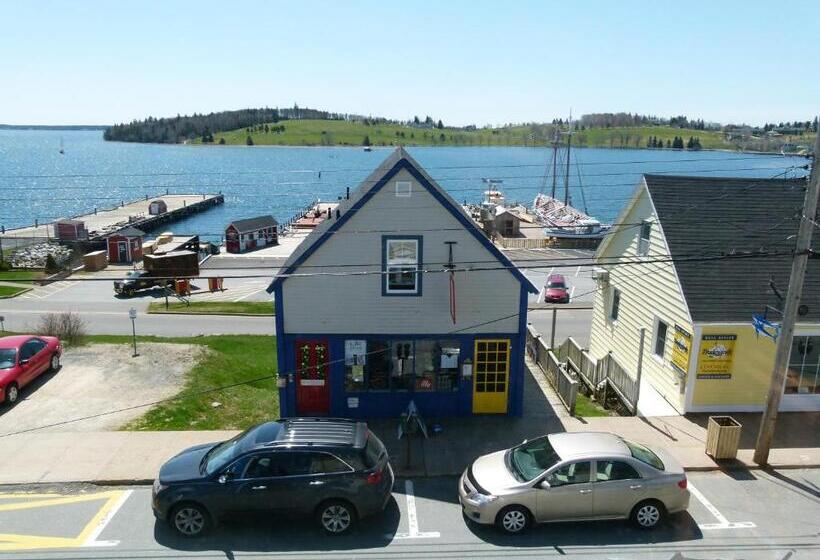 クイーンベッドのスーペリアルーム, Sail Inn Lunenburg
