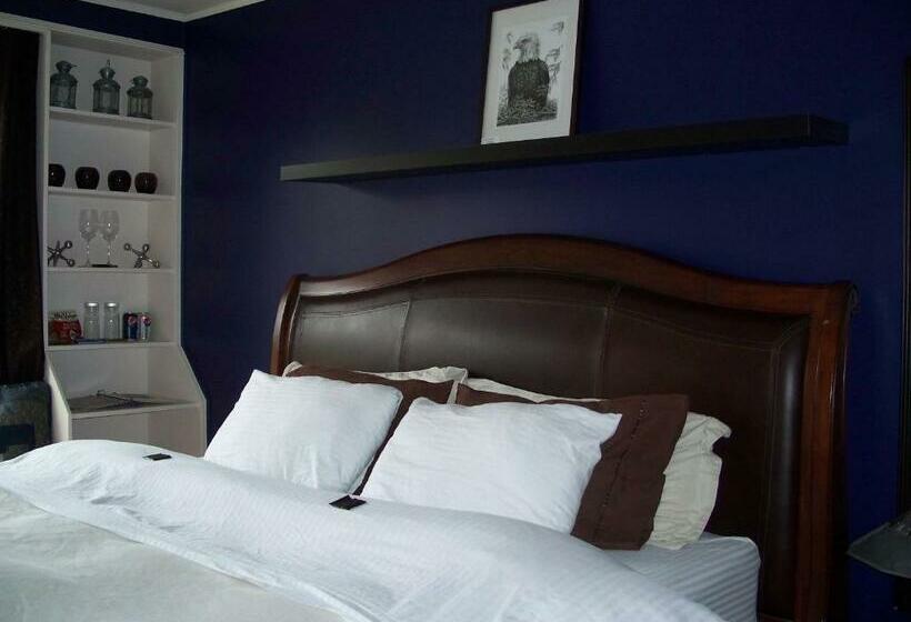 Deluxe Suite King Bed, Tall Trees Bed & Breakfast