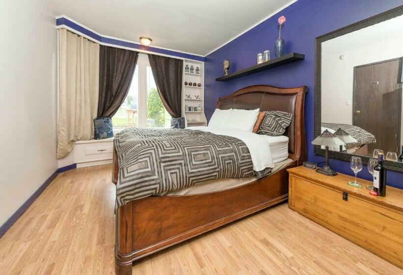 Deluxe Suite King Bed, Tall Trees Bed & Breakfast