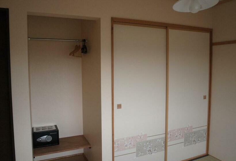 اتاق استاندارد با سرویس بهداشتی مشترک, Niseko Tabitsumugi Backpackers