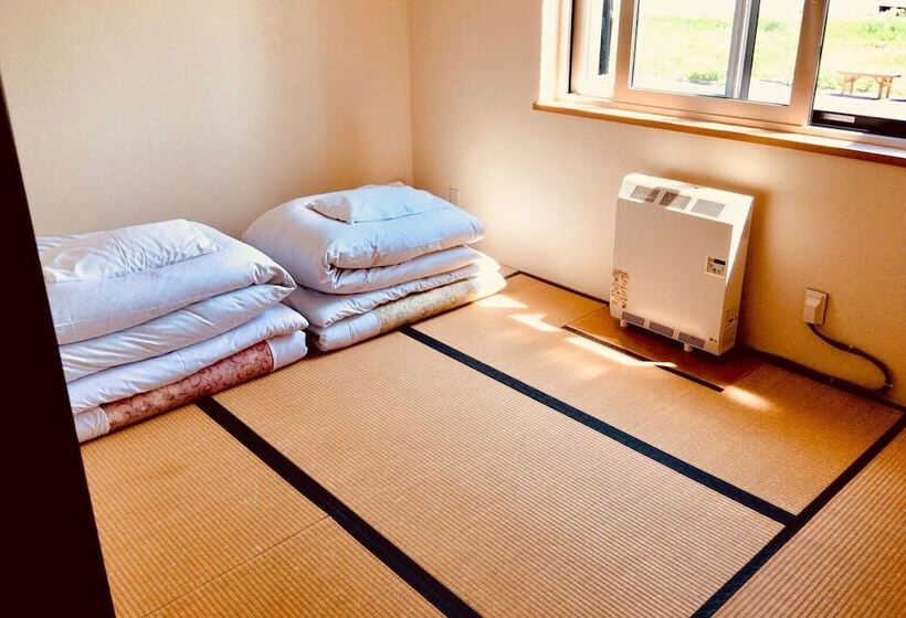 اتاق استاندارد با سرویس بهداشتی مشترک, Niseko Tabitsumugi Backpackers