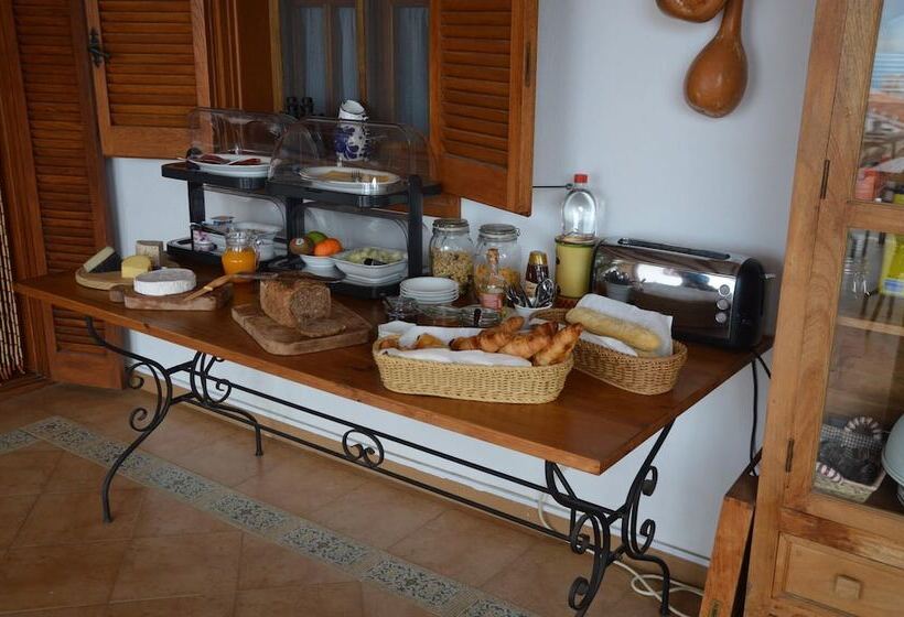Семейный Номер, Casa Roble B&b
