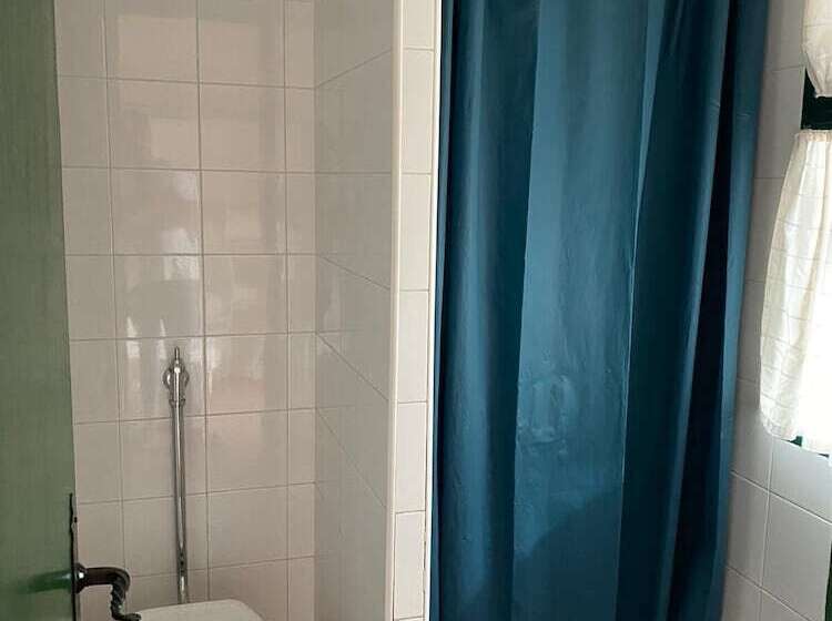 Номер Стандарт, Hostel Layos, Toledo