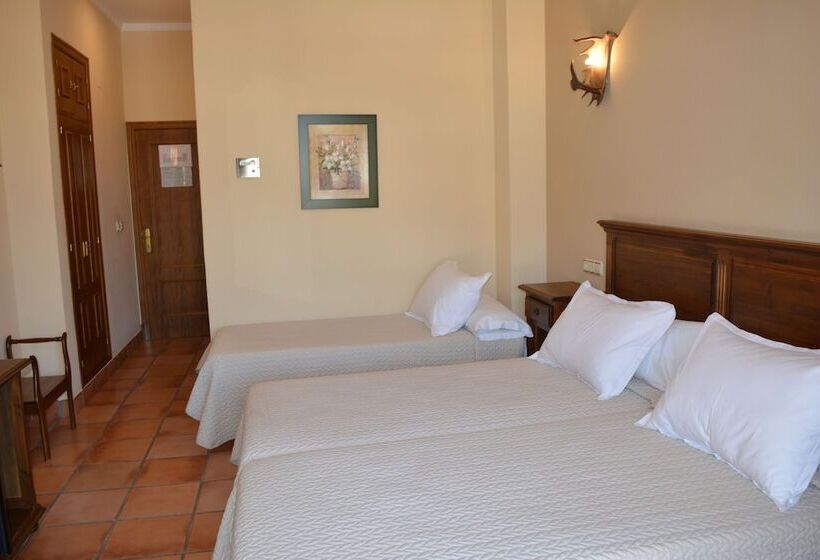 חדר סטנדרט לשלושה, Sierra De Ubrique