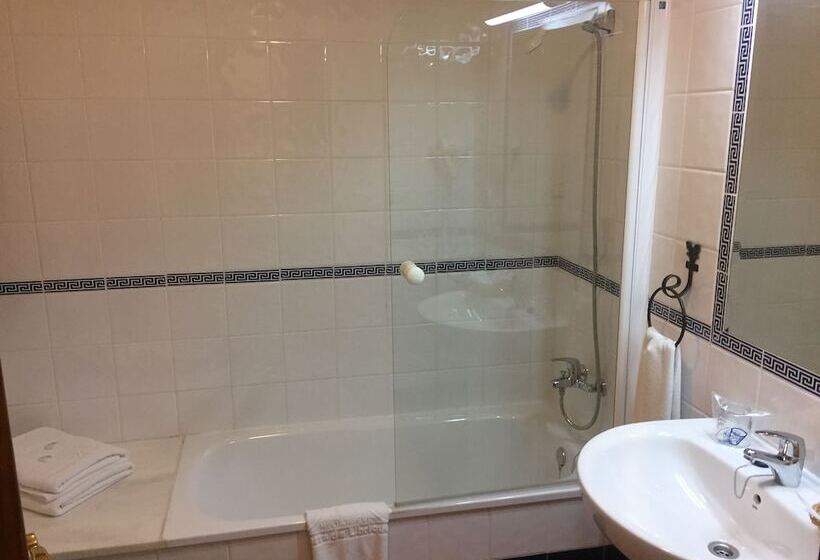 חדר סטנדרט לשלושה, Sierra De Ubrique