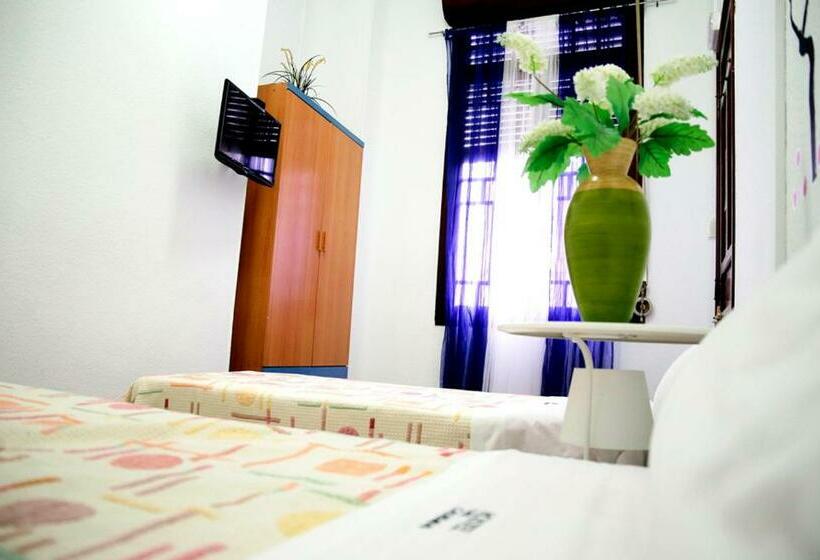 스탠다드 룸 공동 욕실, The Cathedral Hostel