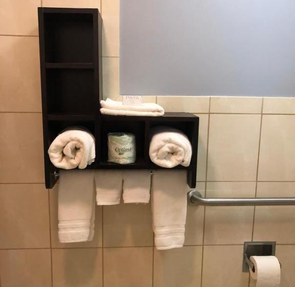 Standaardkamer met Kingsize Bed Aangepast voor Gehandicapten, Seaside Inn