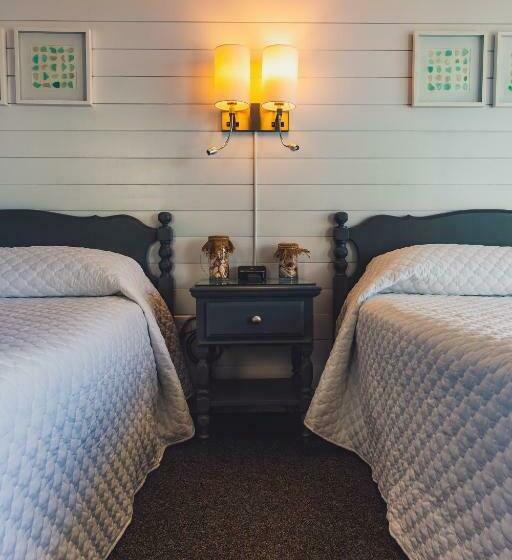스탠다드 룸 더블 침대 2개, Bearskin Neck Motor Lodge