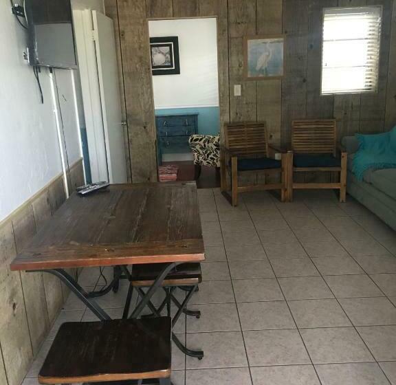 منزل غرفتين نوم, Edgewater Lodge