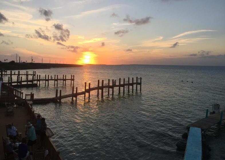 منزل غرفتين نوم, Edgewater Lodge