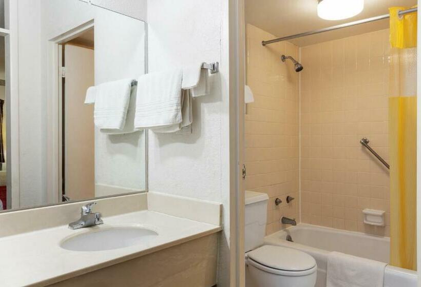Номер Deluxe, Traveler's Place Inn & Suites
